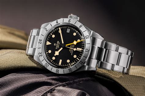 tudor black bay pro lug width